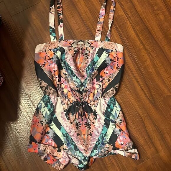 Summer Romper - Super Cute - Size Small Colorful Outfit - Picture 1 of 4